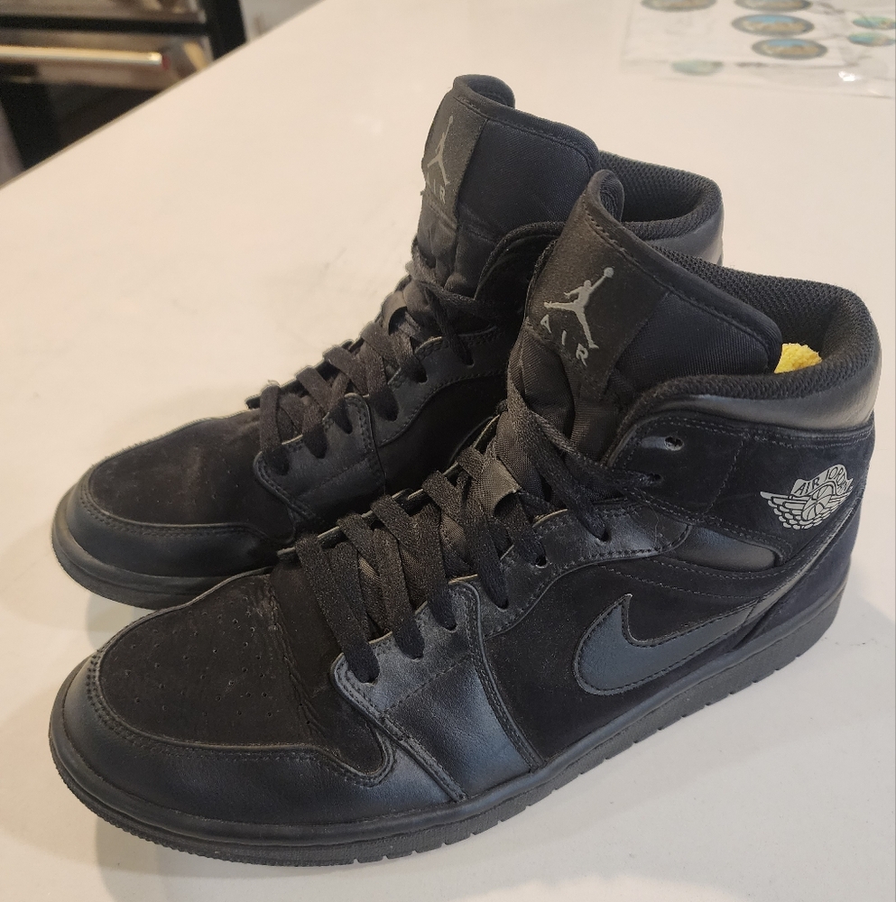 Jordan Men's Black Sneakers